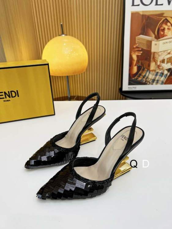 Picture of Fendi Shoes _SKUFendisz35-404CGDT04025073